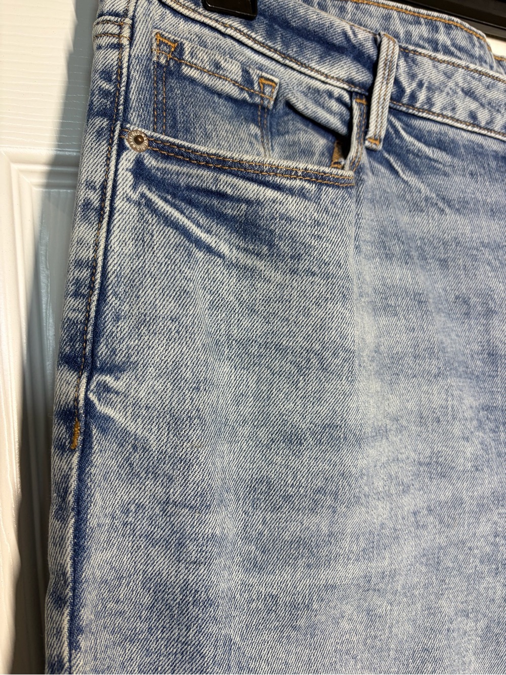 Old Navy Straight Women’s Jeans - Picture 2 of 8